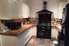 Ivory Shaker Doors with Solid Oak Worktops